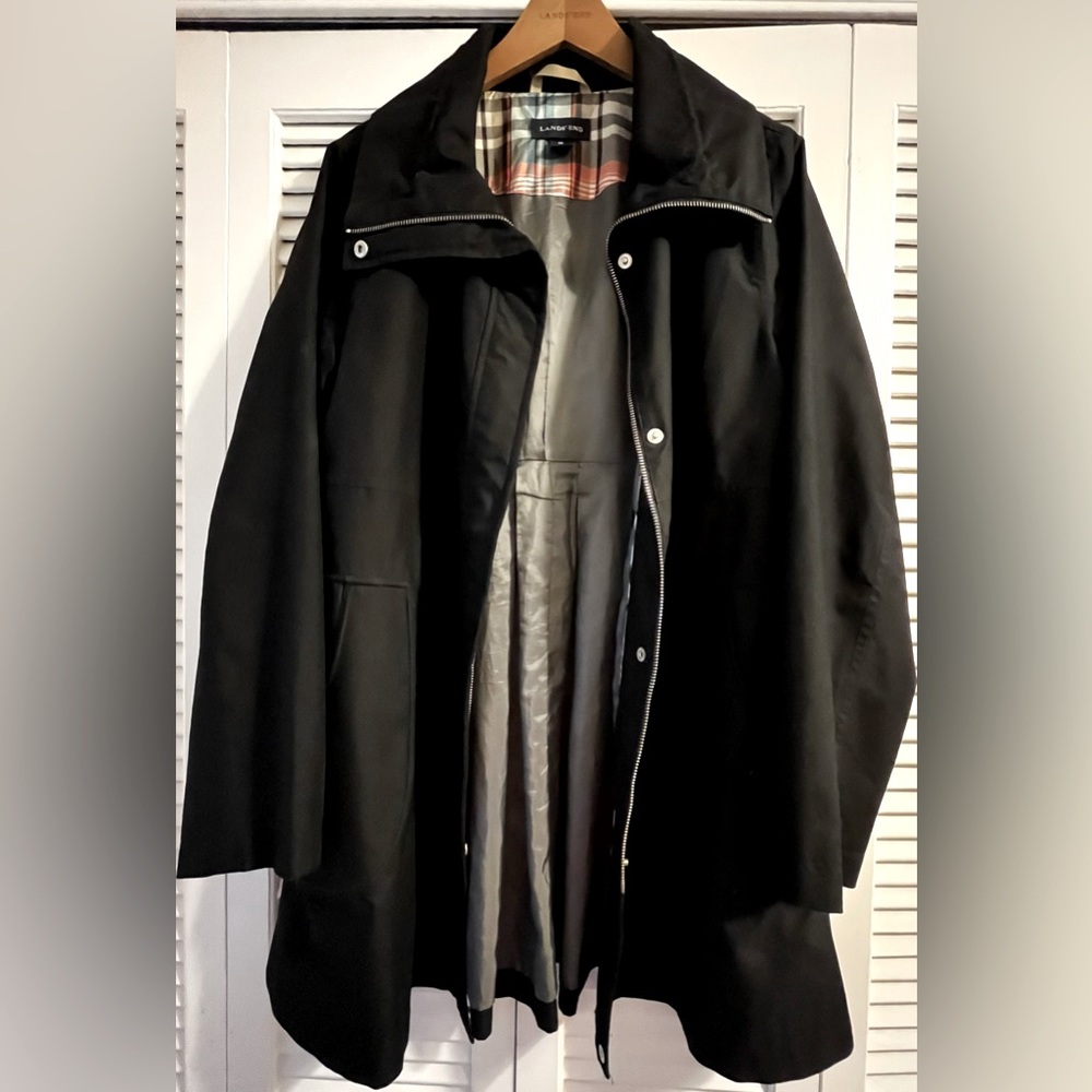 Lands End Women’s Black Trench Coat EUC M/10-12